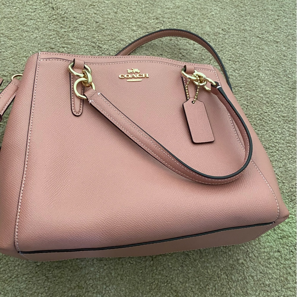 Pink Coach purse. Like new! Perfect for Spring and Summer.